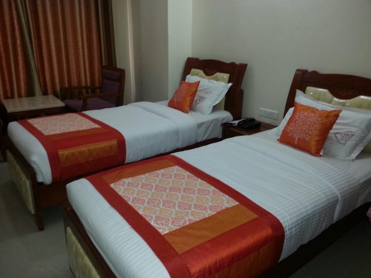 Hotel Shrivalli Residency Ченай Екстериор снимка